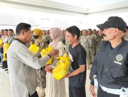 Tenaga Non ASN Lombok Timur Terima Bingkisan 1.000 Paket