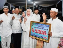 Bupati Musi Rawas Hj Ratna Machmud Hadiri Safari Ramadhan di Desa Batu Gane