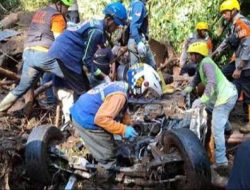 BNPB: 10 Orang Tewas Akibat Longsor di Mojokerto, Banjir Landa Sejumlah Wilayahv