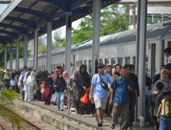 Kereta Pariaman Ekspres, Transportasi Favorit Wisatawan Menuju Pantai di Sumbar