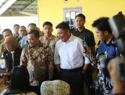 Gubernur Herman Deru Dampingi Menteri Kependudukan dan Pembangunan Keluarga/BKKBN RI Lakukan Pemberian MBG Untuk Ibu Hamil di Palembang