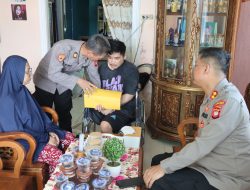 Kapolres Mempawah Tunjukkan Kepedulian, Kunjungi Anggota yang Sakit