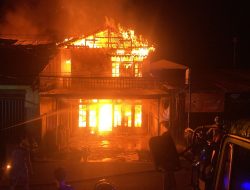 Kebakaran Hebat Lahap Tiga Ruko di Pontianak Barat, Warga Dikejutkan Api di Tengah Malam