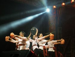 Lomba Tari Dayak di PGD 2025 Memukau Ribuan Penonton, Tajau Jadi Simbol Sakral yang Dihidupkan