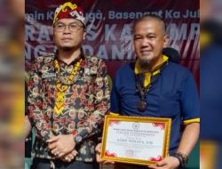 Naik Dango ke-40 Sukses Digelar, Andy Wiyata Terima Penghargaan Aktivis Budaya Kalbar