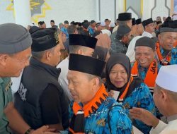 Bupati Melawi Resmi Lepas 96 Calon Jamaah Haji, Berangkat dari Kloter 27 Embarkasi Batam