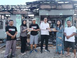 Komunitas Sanggau Satu Saudara Salurkan Bantuan untuk Korban Kebakaran di Ilir Kota