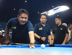 Gubernur Herman Deru dan Wagub Cik Ujang Ikuti Pertandingan Eksibisi Pada Pembukaan Relung Billiard Challenge 2025 Kapolda Sumsel Cup