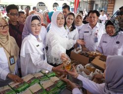 Ketua TP PKK Hj Febrita Sumsel Tinjau Pasar Murah Semarakan HUT Ke-79 Provinsi Sumsel