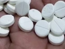 Polisi Ringkus Tukang Cukur Nyambil Jual Obat Terlarang