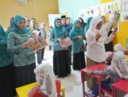 Ketua PKK Asahan Bersama Wakil Ketua PKK Sumut Kunjungi PAUD 