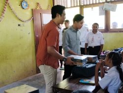 Kunjungi SDI Kaniti, Wapres Gibran Bantu Ratusan Tas dan Sepatu Buat Siswa