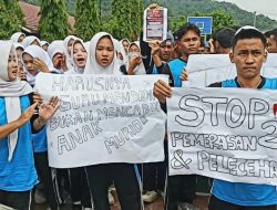 Siswa SMKN 1 Lubuklinggau Gelar Aksi Demo Tuntut Tindakan Tegas Terhadap Oknum Guru Cabul