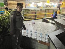 Satpol PP Pontianak Tertibkan PKL yang Kuasai Kursi Umum di Waterfront Sungai Kapuas