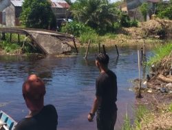 Akses Warga Terputus, Jembatan di Desa Mega Timur Roboh Saat Dilintasi Pengendara Motor