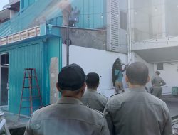 Langgar Aturan Bangunan, Satpol PP Pontianak Bongkar Kafe Tak Berizin di Jalan Gajah Mada