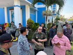 Bupati Sujiwo Sidak Dua Dinas, Temukan Banyak Pegawai Terlambat Hadir