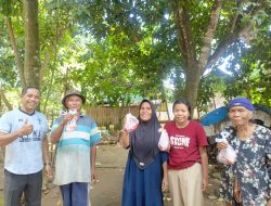 Salurkan Daging Qurban ke Warga Lingkar LPKA Lombok Tengah