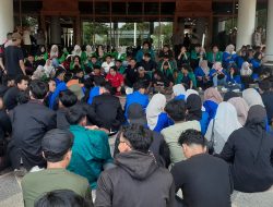 Protes Soal 4 Pulau Masuk Sumut, Ratusan Massa Duduki Kantor Gubernur Aceh