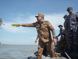 Wakil Bupati Asahan Tabur Benih Kerang Dara