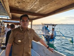 Tegas. Bupati Akhiri Dominasi “Surf Guide” Lombok Tengah di Pantai Ekas Lombok Timur