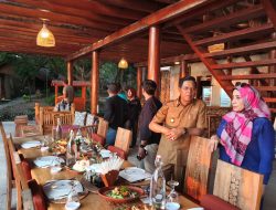 Bupati Lombok Timur Atensi Lesunya Hunian Wisata di Teluk Ekas