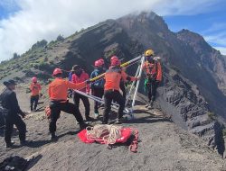 Tim SAR Temukan Titik  Wisatawan Brasil yang Jatuh di Gunung Rinjani