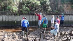 Warga dan Pemuda Muhammadiyah Kubu Raya Bersihkan Parit, Hidupkan Semangat Gotong Royong Cegah Banjir
