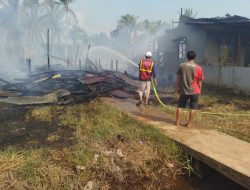 Kebakaran Landa Pemungkiman Warga di Segedong, Dua Rumah Ludes Terbakar,Kerugian Capai Rp400 Juta