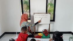 Bimbel Anak Cerdas, Langkah Nyata Tingkatkan Literasi Anak di Pelosok Sambas