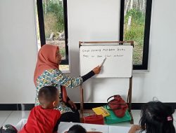 Bimbel Anak Cerdas, Langkah Nyata Tingkatkan Literasi Anak di Pelosok Sambas