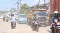 Warga Keluhkan Kondisi Jalan Trans Kalimantan, Bupati Sujiwo: Sudah Masuk Anggaran, Masih Proses Lelang