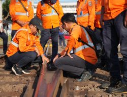 Pastikan Keandalan Prasarana dan Keselamatan Perjalanan KA, KAI Daop 6 Lakukan Safety Walkthrough