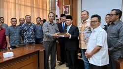 Bupati Melawi Bawa Suara Petani Sawit Mandiri ke Gubernur Kalbar, Harapan Baru di Tengah Penyegelan Lahan