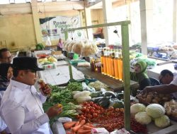 Bupati Sujiwo Tegaskan Retribusi Pasar Rasau Jaya Hanya Rp4.000 Per Hari