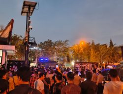 Aksi Demonstrasi Jilid III BEM Kalbar Dibubarkan Polisi, Massa Sempat Lempar Kembang Api