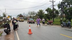 Solar Bocor di Jalan Nasional Mempawah, Puluhan Pemotor Tergelincir