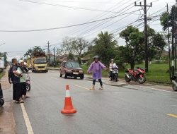 Solar Bocor di Jalan Nasional Mempawah, Puluhan Pemotor Tergelincir
