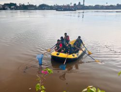 Kolase Journalist Camp 2025 Gelar Aksi “Bersihkan Kapuas”, Angkat Isu Sampah Plastik di Pontianak