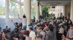 Ratusan Mahasiswa Gelar Aksi di DPRD Kalbar, Tuntut Cabut Tunjangan DPR RI Hingga Kenaikan Gaji Guru