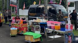 Demo di DPRD Kalbar, Pedagang UMKM Raup Rezeki di Tengah Aksi Massa