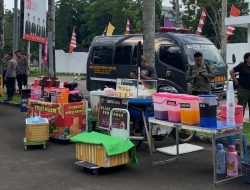 Demo di DPRD Kalbar, Pedagang UMKM Raup Rezeki di Tengah Aksi Massa