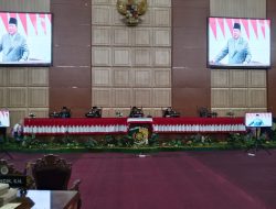 Rapur DPRD Palangka Raya Mendengarkan Pidato Kenegaraan Presiden RI dalam Rangka HUT RI ke-80
