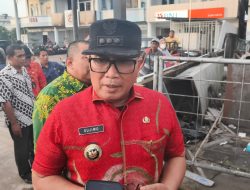 Bupati Sujiwo Tinjau Lokasi Genangan di Jalan Arteri Supadio, Tegaskan Akan Bongkar Saluran Tertutup