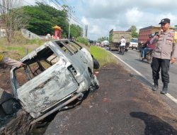 Kijang Kapsul Terbakar di Jalan Sosok–Bodok, Pengemudi Alami Luka Bakar Serius
