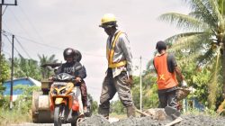 Bupati Sujiwo Soroti Kerusakan Jalan Akibat Angkutan Sawit Tonase Berlebih di Kubu Raya