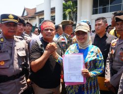 Bupati Erlina Terima Aspirasi Warga Sadaniang, Janji Kawal Penyelesaian Konflik dengan PT AHAL