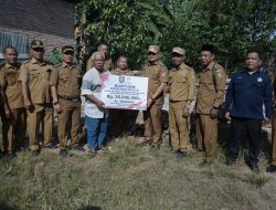 Wabup Asahan Salurkan Bantuan Kemensos Untuk Keluarga Terdampak Bencana Angin Kencang