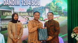 Pisah Sambut Dandim 1204/Sanggau, Letkol Inf Subandi Serahkan Tongkat Komando kepada Letkol Kav Slamet Purwanto