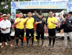 Lapangan Becek Seperti Sawah, Bupati Sujiwo Janji Upgrade Fasilitas Olahraga di Kubu Raya